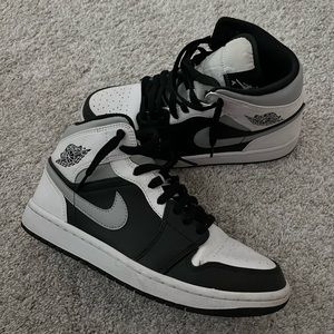 AIR JORDANS, men’s 7.5 barley worn